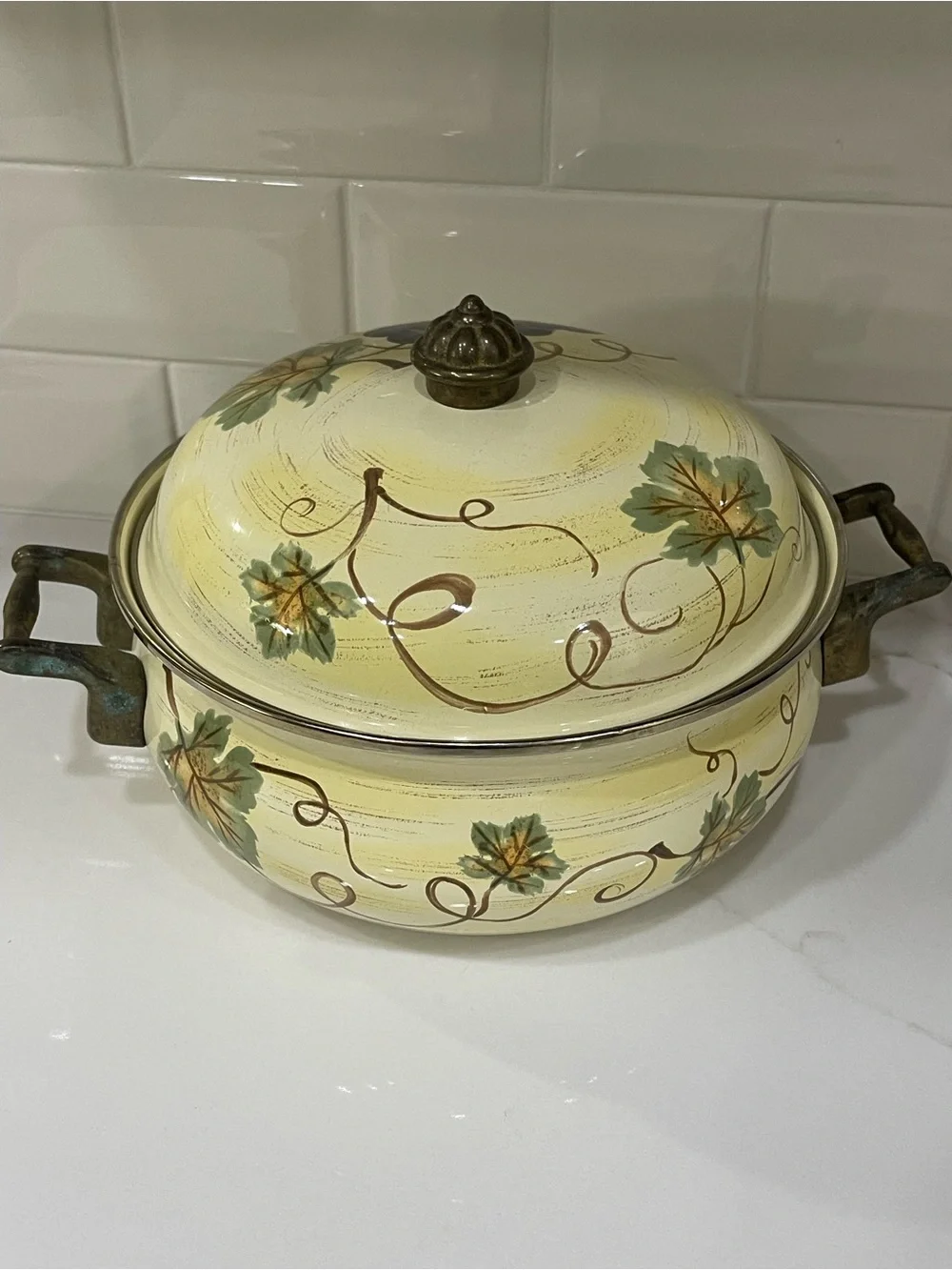 Tabletops Unlimited Vitroceramic Round Ceramic Casserole w/ Lid 9